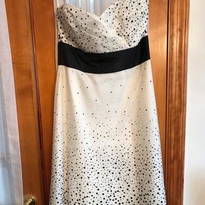 White House black market size 4 party dress